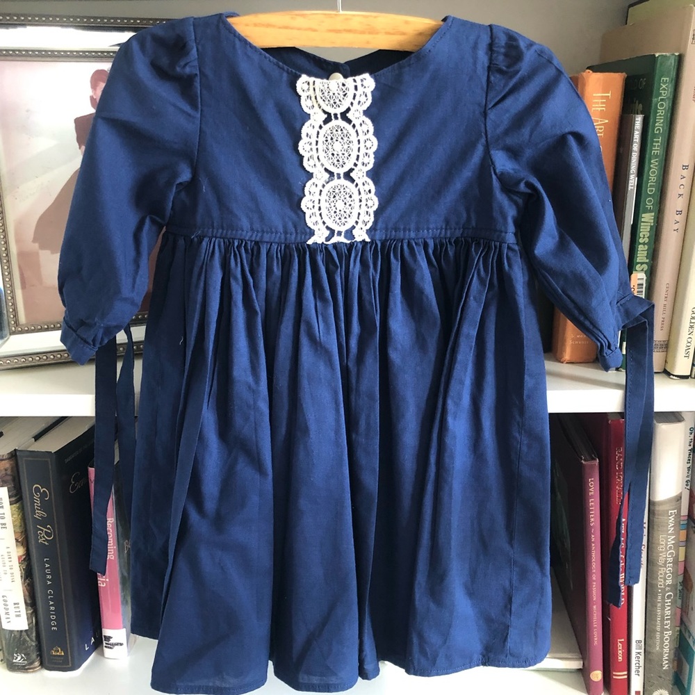 EUC Boutique Dress 💙 Navy Cotton w/ Lace inset 2T